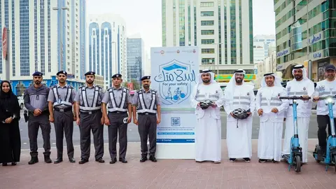 Presentación de la campaña víal de scooters en Abu Dhabi. (WAM)