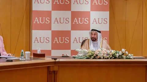 El gobernante del emirato de Sharjah durante el encuentro. (WAM)