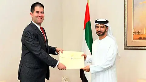 El embajador de Paraguay presenta credenciales en Emiratos. (MoFAIC)