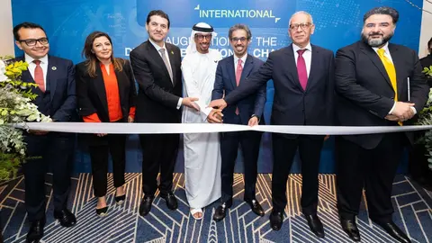 Representantes  de la Cámara de Dubai en la oficina de México. (Twitter)