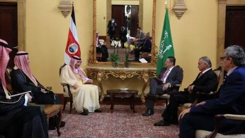 Un momento del encuentro entre representantes de Costa Rica y Arabia Saudita. (Cedida)