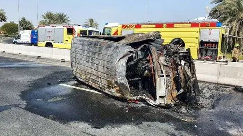 En la imagen de la Policía de Dubai, estado de un vehículo tras un accidente.