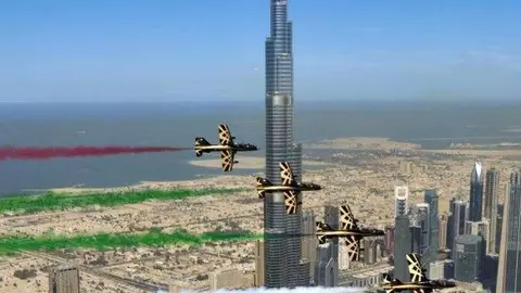 Los aviones rodean el Burj Khalifa. (Fuente externa)