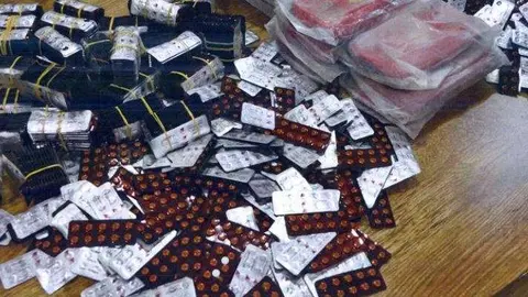 La Policía de RAK difundió esta imagen de una redada de drogas.