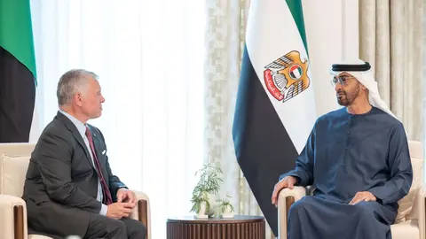 El presidente de Emiratos y el rey de Jordania en Abu Dhabi. (WAM)