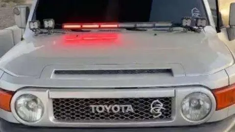 La Policía de Dubai difundió esta imagen de uno de los vehículos con las luces.