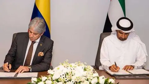 Un momento de la firma del acuero. (Abu Dhabi Media Office)