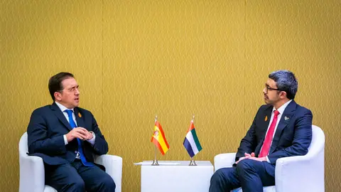 Los ministros de Exteriores España (izquierda) y EAU durante la Cumbre del G20. (WAM)