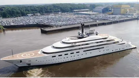 El yate Blue fue construido en las astilleros alemanes de Bremen. (Fuente externa)