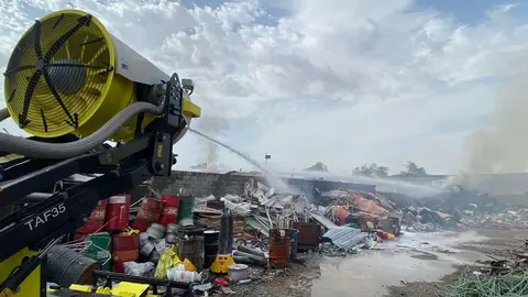 La Policía de Abu Dhabi difundió esta imagen del incendio.