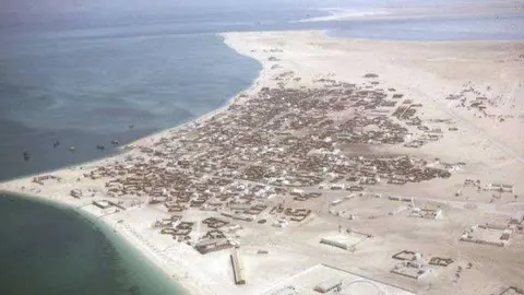 Una imagen aérea de Abu Dhabi en 1963. (Fuente externa)