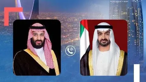 El presidente de EAU (derecha) junto al príncipe heredero de Arabia Saudita. (WAM)