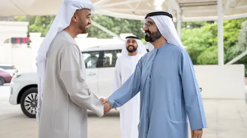 El presidente de Emiratos y el gobernante de Dubai durante el encuentro. (WAM)