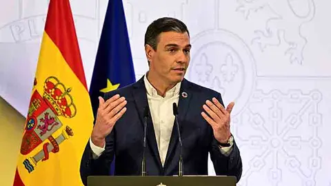 Pedro Sänchez, sin corbata.(AFP)