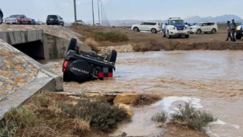 En la imagen de la Policía de Abu Dhabi el coche tras el accidente.