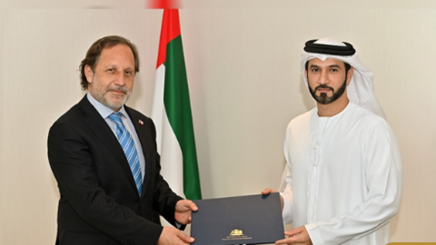 El nuevo embajador de Chile entrega credenciales en el Ministerio de Exteriores de EAU. (MoFAIC)