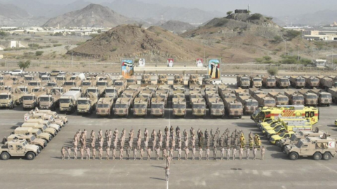 El Ejército de Emiratos desplegado tras las inundaciones en el país.