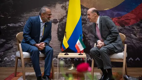 El canciller colombiano y el vicepresidente de Irán muy contentos en Bogotá. (Twitter)