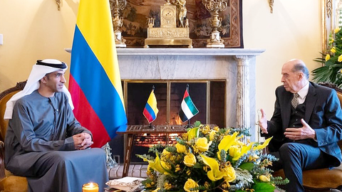 Encuentro en Bogotá del ministro de Relaciones Exteriores de Colombia, Álvaro Leyva Durán -derecha-, con el ministro de Estado de Comercio Exterior de Emiratos Árabes Unidos, Thani Al Zeyoudi. (@CancilleriaCol)