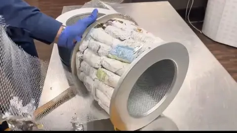 Marihuana camuflada en piezas de repuesto. (Aduanas de Dubai)