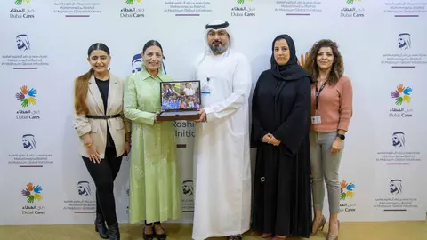 Donación de Car Fare Group a Dubai Cares (WAM)