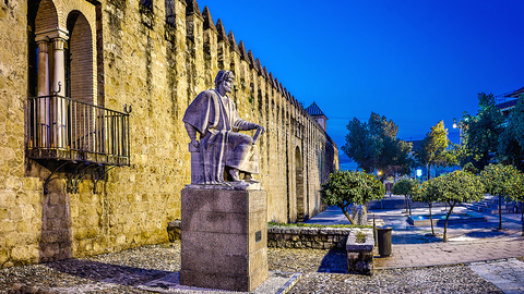 Monumento a Averroes en Córdoba. (dleiva.com / Flickr)