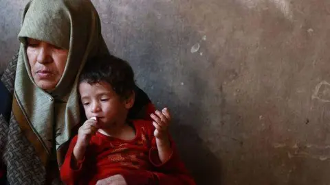 Una madre árabe con su hijo. (Fuente externa)