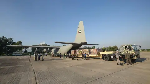 Avión de ayuda de EAU a Pakistán. (WAM)