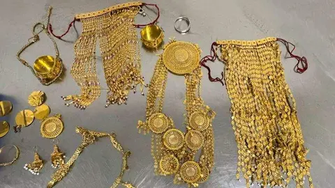 La Policía de Sharjah difundió esta imagen del oro confiscado.