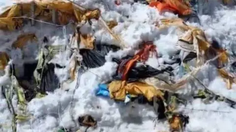 Una imagen de Twitter de la basura en el K2.