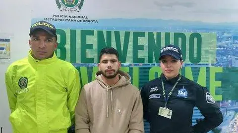 Una imagen de Twitter del detenido al llegar a Colombia.