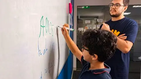 Una calse en Dubai. (Cedida)