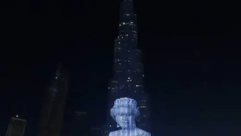 El Burj Khalifa de Dubai con la imagen de la fallecida reina Isabel II. (Twitter)