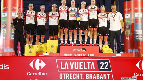 El UAE Team Emirates proclamado en Madrid el mejor equipo de La Vuelta a España. (Twitter)