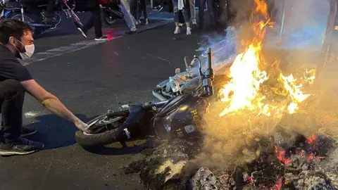 Protestas en Irán tras la muerte de una joven en custodia policial. (Fuente externa)