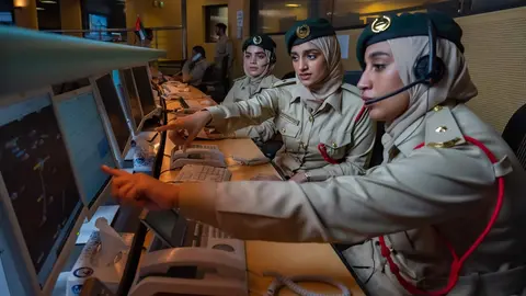 Oficiales de la Policía de Dubai. (X)