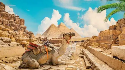 Debido al calor, las piedras de algunos de los lugares más famosos de Egipto se están agrietando y cambiando de color. (Fuente externa)