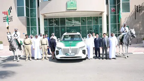 Presentación del coche eléctrico de la Policía de Dubai. (Twitter de Dubai Police)