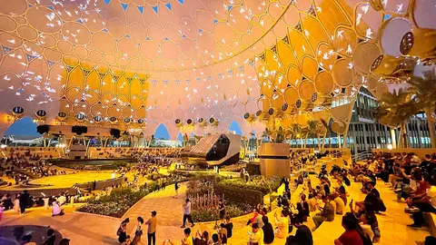 La plaza de Al Wals estuvo muy concurrida durante la inauguración de Expo City Dubai. (EL CORREO)