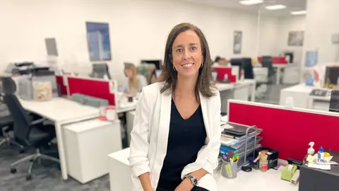 Marta Fernández de Alarcón, secretaria general del Spanish Busines Council, en la sede la entidad en las Emirates Towers de Dubai. (EL CORREO)