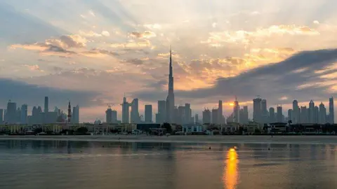 Una imagen del amanecer en el centro de Dubai. (Fuente externa)