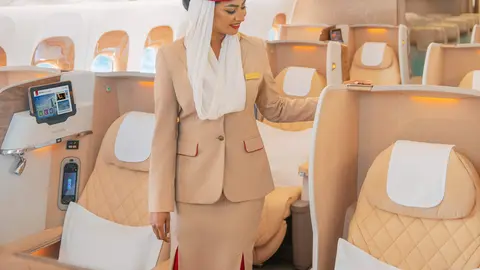 Una azafata de Emirates. (Twitter)