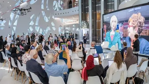 A modo ilustrativo, un grupo de trabajo en Dubai. (Twitter)