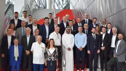 Foto de familia tras la reunión de la Euroliga con representantes de Emiratos Árabes Unidos. (EUROLEAGUE BASKETBALL)