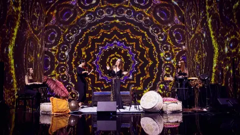 La soprano Isabel Cañada de pie en la imagen. (Cedida)