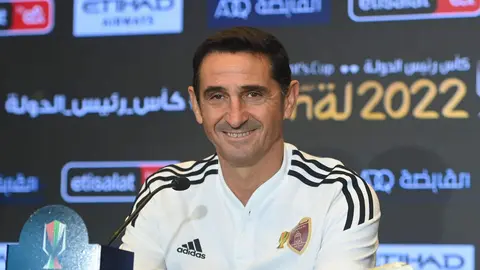 El entrenador sevillano Manuel Jiménez en Abu Dhabi. (WAM)