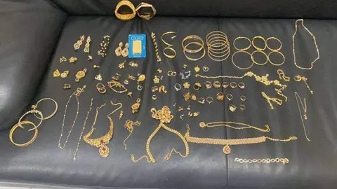 Las joyas robadas y devueltas a la familia. (Policía de Ajman)