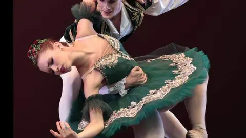 Un momento de una actuación del Ballet Nacional de Cuba.  (Ernesto Mastrascusa)