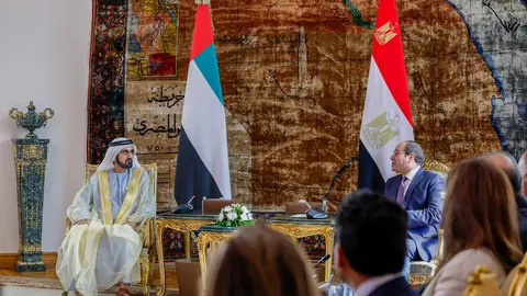 El gobernante de Dubai y el presidente egipcio este jueves en El Cairo. (WAM)