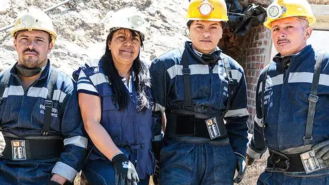 Mineros colombianos empleados en la explotación de donde se extrae en el oro con el que se fabrican las medallas de los Premios Nobel. (Fuente externa)